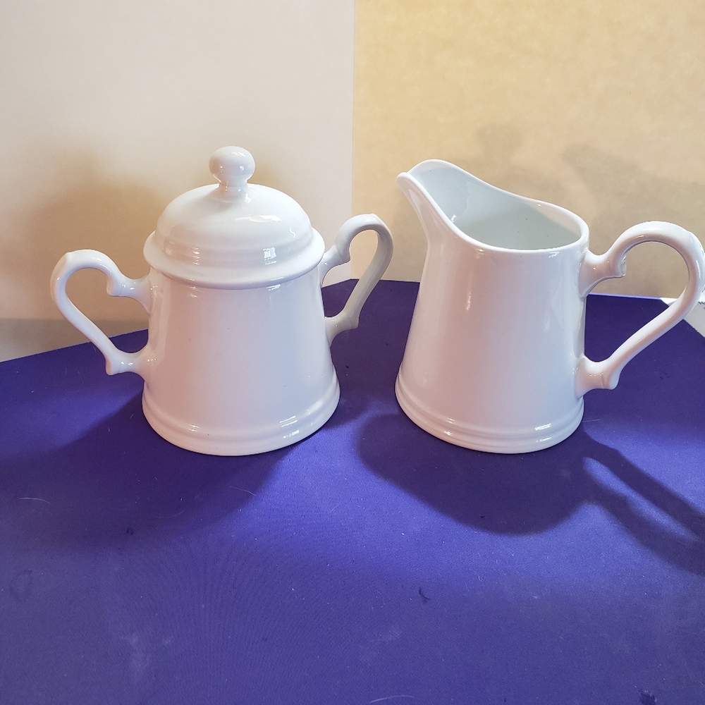 Sugar and cream serving set in white